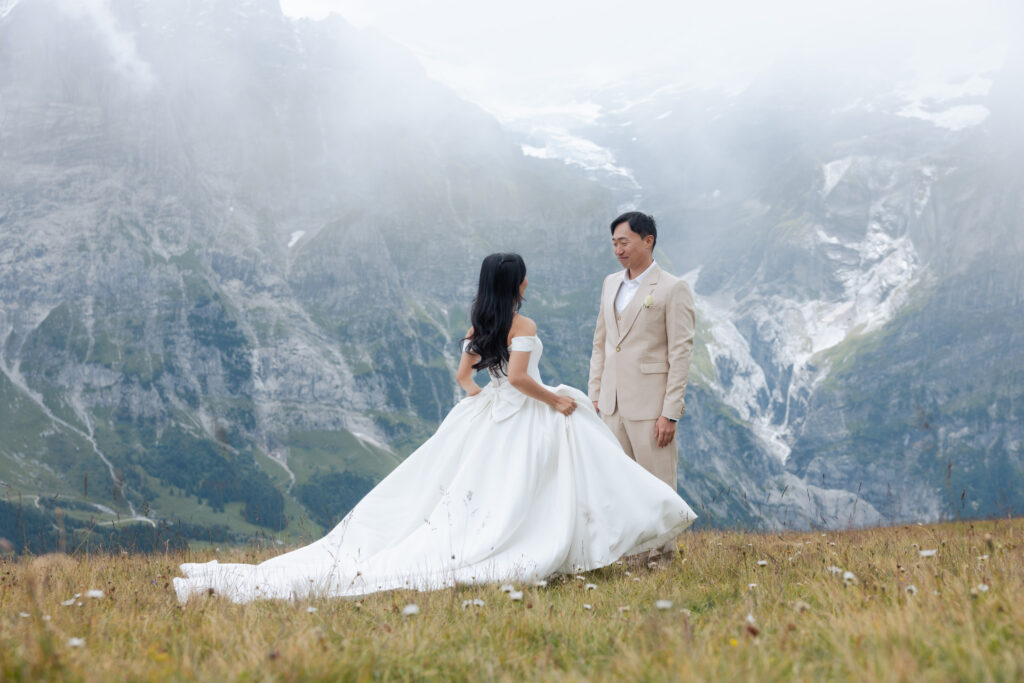 PRE WEDDING COUPLE FIRST MOUNTAIN