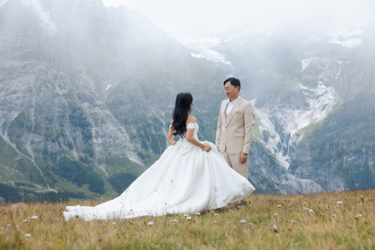 PRE WEDDING COUPLE FIRST MOUNTAIN
